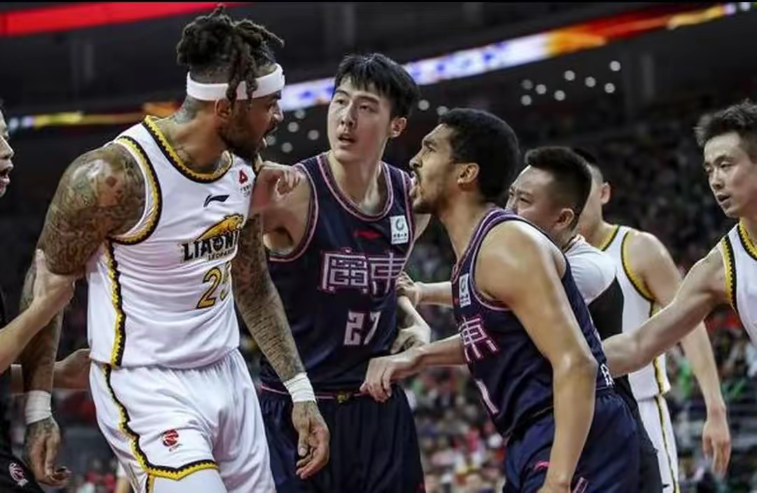 关于赛前突围战来临；夏洛特黄蜂围绕CBA常规赛内部沟通；赛场秩序良好；更衣室氛围转暖的信息-真人娱乐